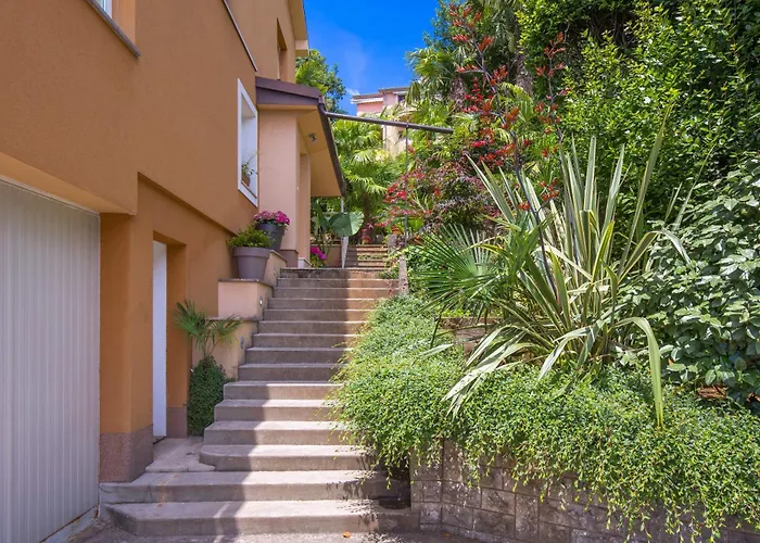 Rebecca אופטיה