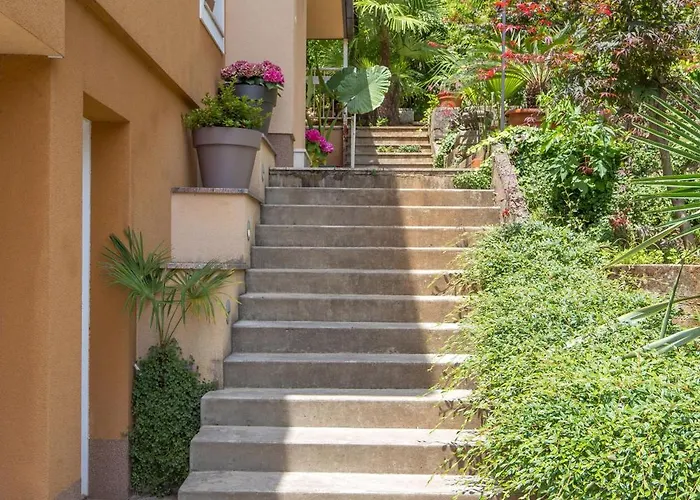 Rebecca אופטיה